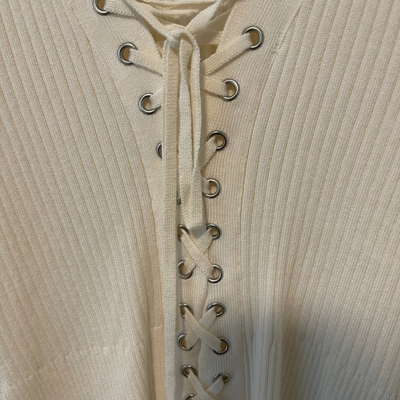 GUESS brand NEW. Medium. Long sleeve lace front sweater. Cream - Picture 5 of 6